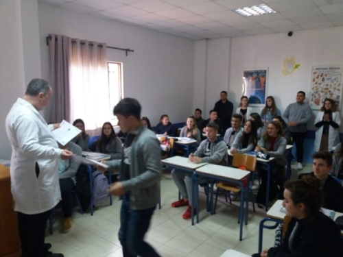 Aπονομή βεβαιώσεων συμμετοχής στο διαγωνισμό ρομποτικής στη Θεσσαλονίκη