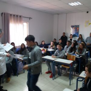 Aπονομή βεβαιώσεων συμμετοχής στο διαγωνισμό ρομποτικής στη Θεσσαλονίκη